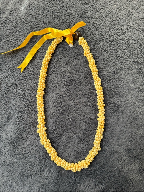 Jewelry - Vintage Yellow Momi / Kahelelani Shell Lei Necklace w/ Ribbon & Kukui Nut Accent